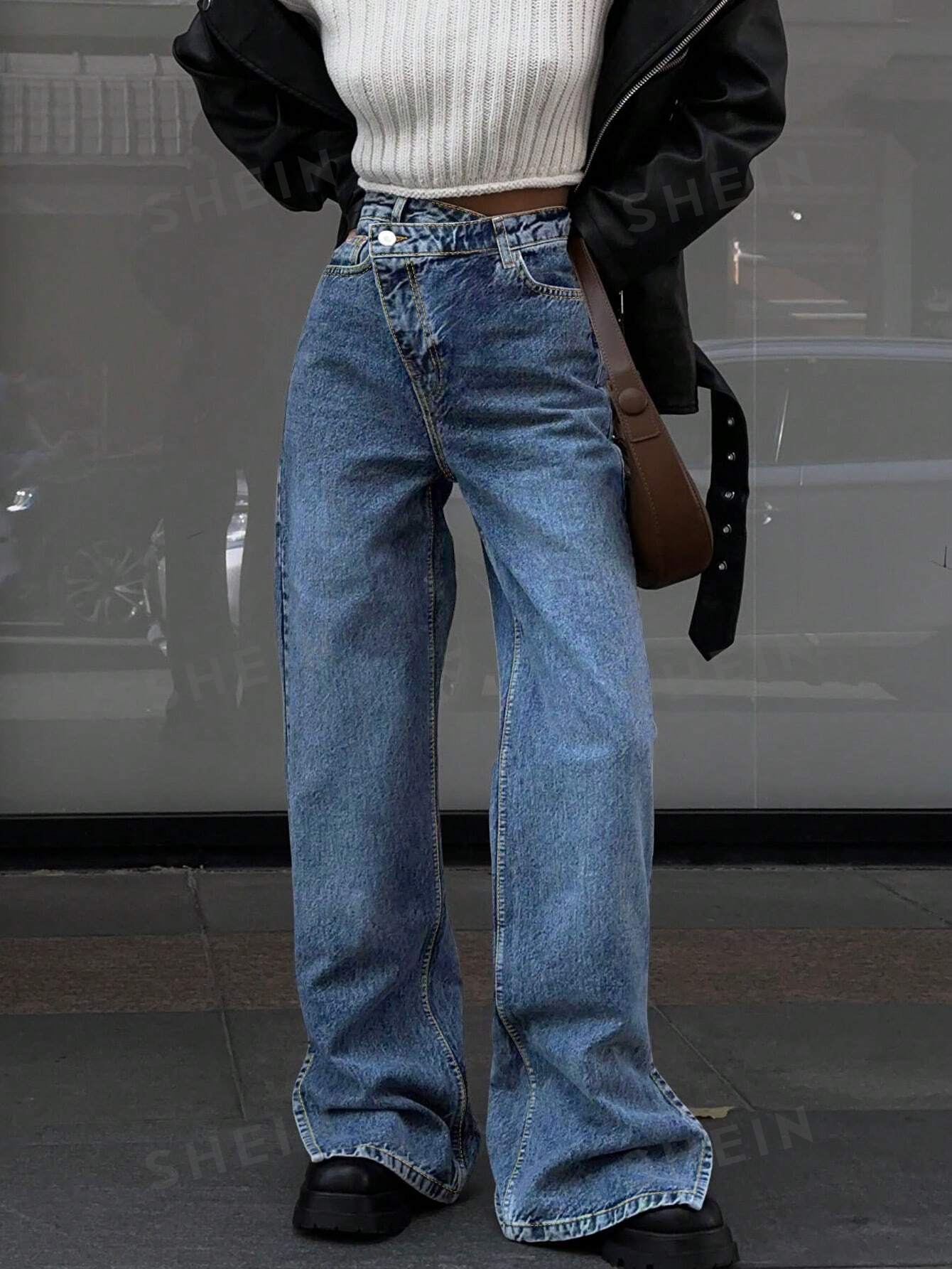 цена Женские прямые джинсы с завышенной талией и неравномерной талией, средняя стирка