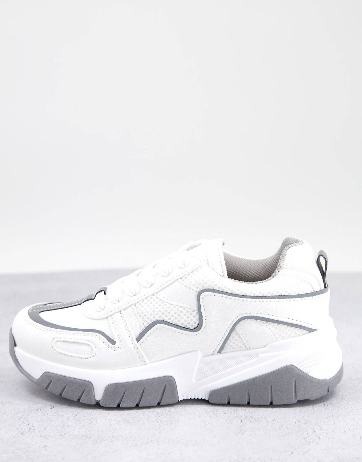 

Белые массивные кроссовки на шнуровке Topshop Crouch