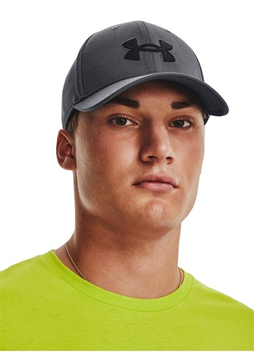 

Серая мужская шапка Under Armour