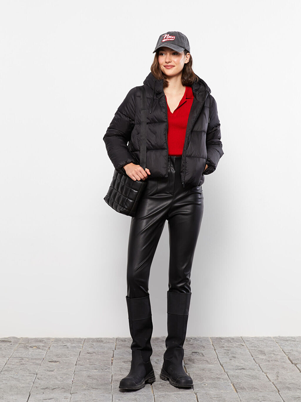 

Однотонный женский пуховик с капюшоном и длинными рукавами LCW Casual, Черный