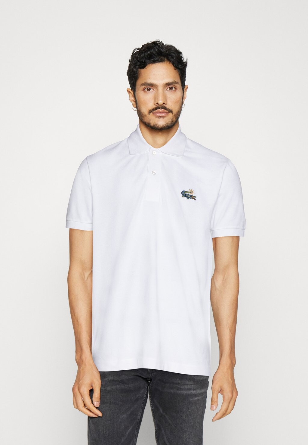 

Футболка-поло Lacoste X Netflix Lacoste, цвет white/shadow/bone