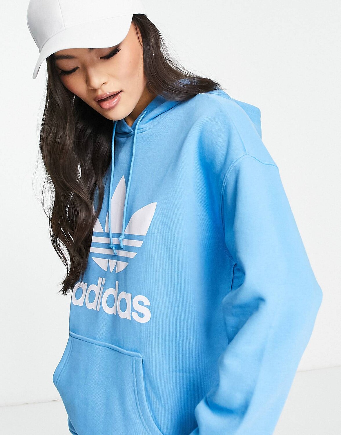 

Худи небесно-голубого цвета с большим логотипом adidas Originals