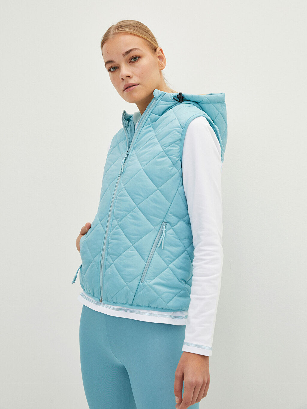 

Женский стеганый узорчатый жилет с капюшоном LCW OUTDOOR