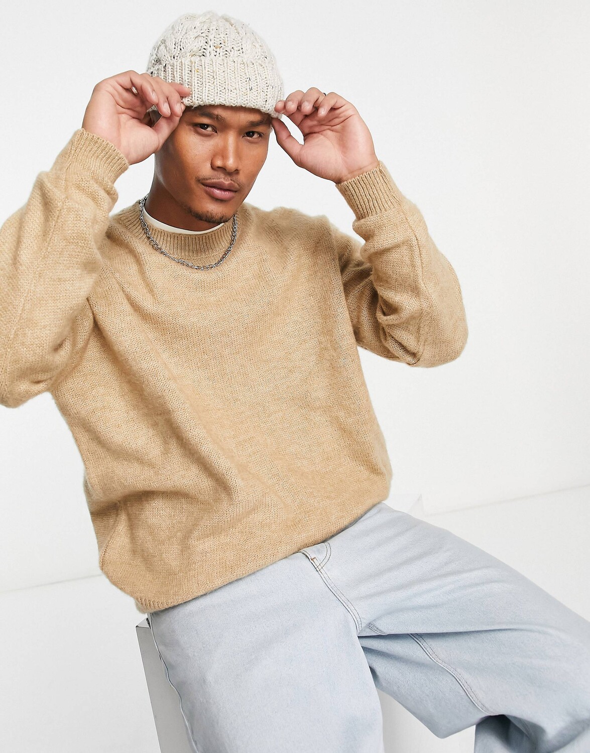 

Бежевый пушистый вязаный джемпер с круглым вырезом ASOS DESIGN