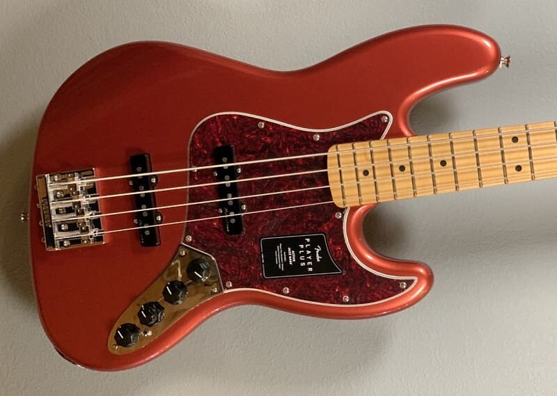 

PLAYER PLUS JAZZ BASS-Aged Candy Apple Red Fender