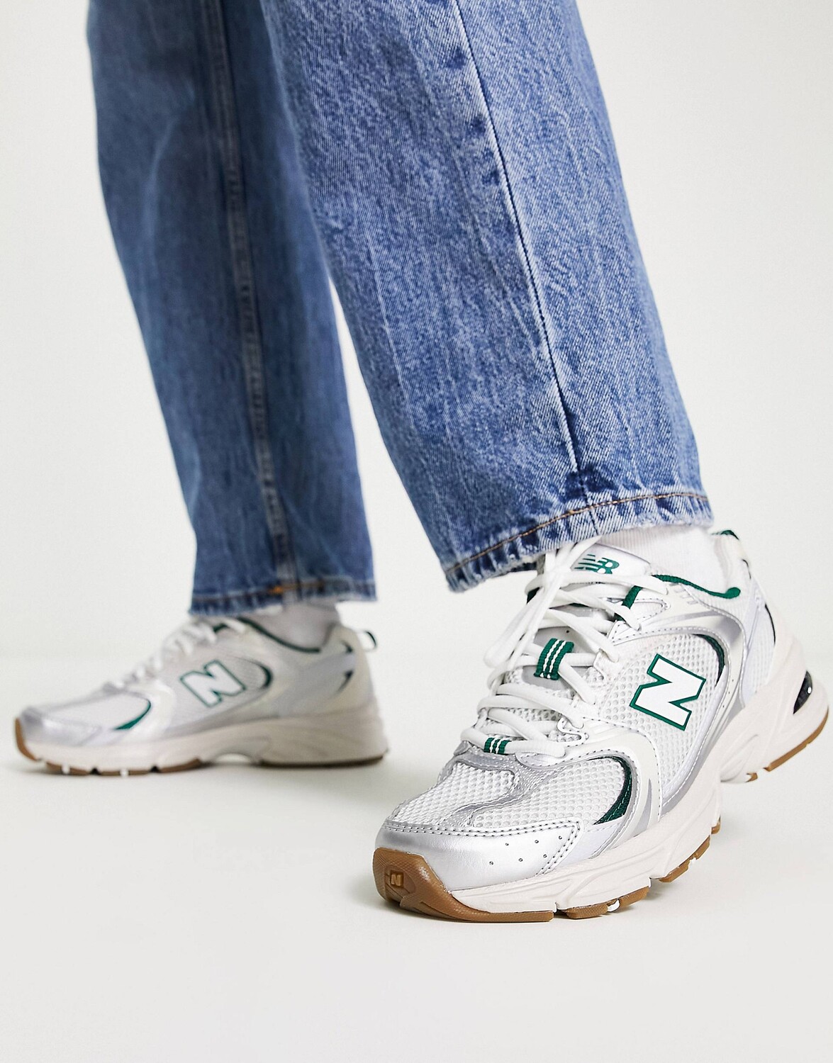 

Бело-зеленые кроссовки New Balance 530 — эксклюзивно для ASOS