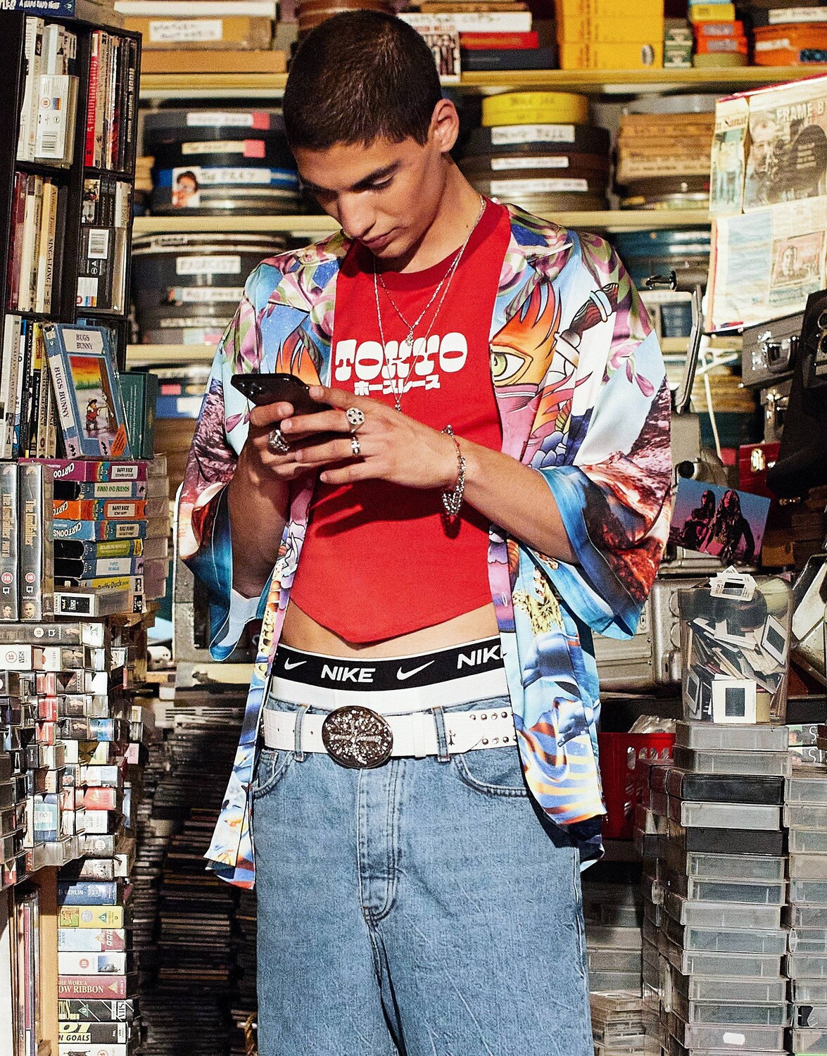 

Красная укороченная футболка скинни ASOS DESIGN с вырезом на спине и городским принтом Toyko ASOS DESIGN, Красный