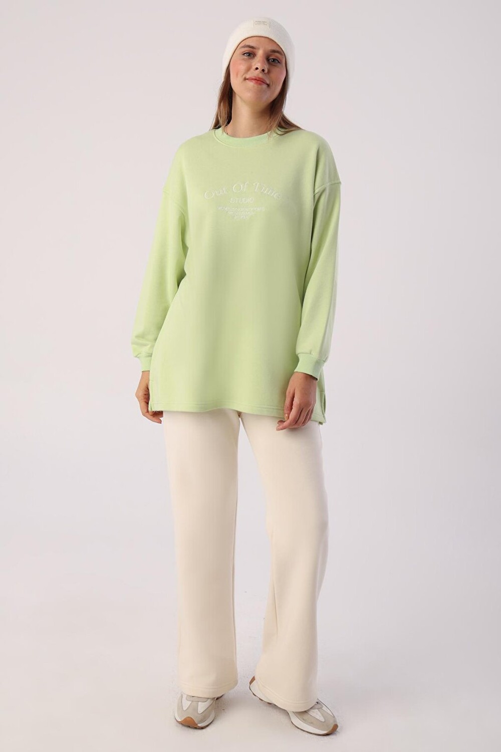 

Светло-зеленый свитшот Oversize с вышивкой ALL DAY