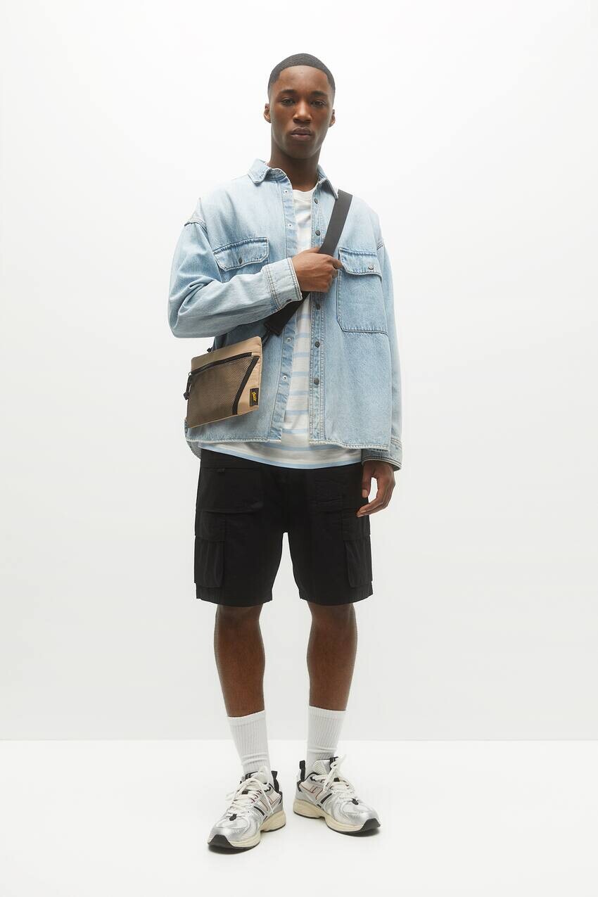 

Шорты-бермуды с карманами Pull&Bear, черный