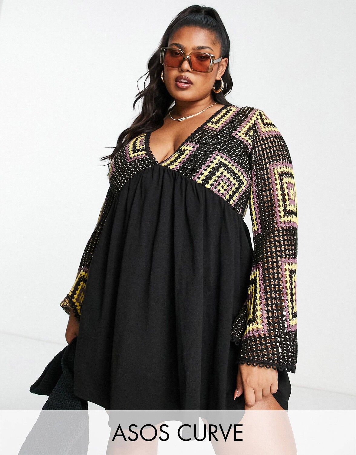 

Черное платье мини крючком с расклешенными рукавами ASOS DESIGN Curve, Черный