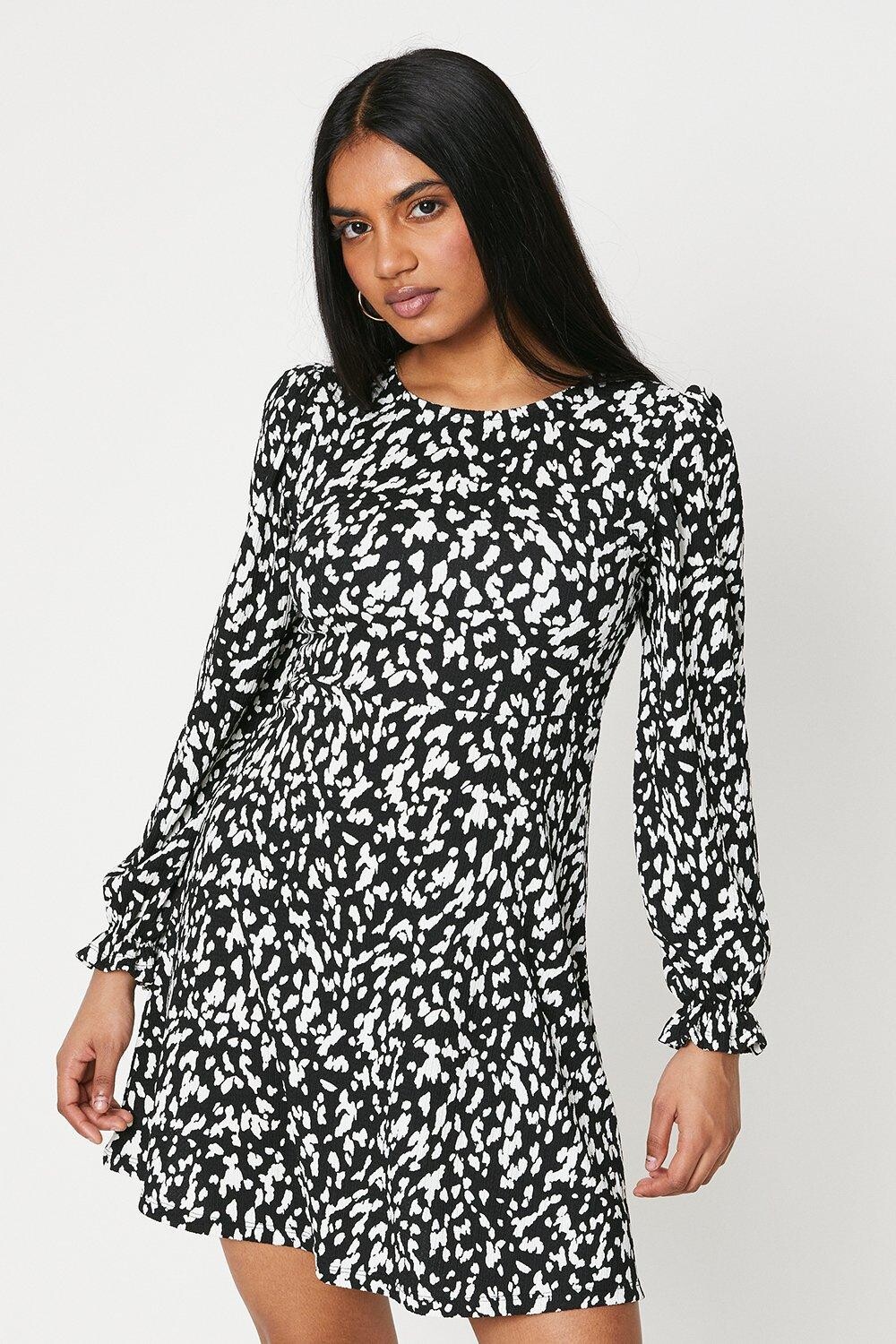 

Миниатюрное моно-платье с абстрактным узором Petite Dorothy Perkins, мультиколор