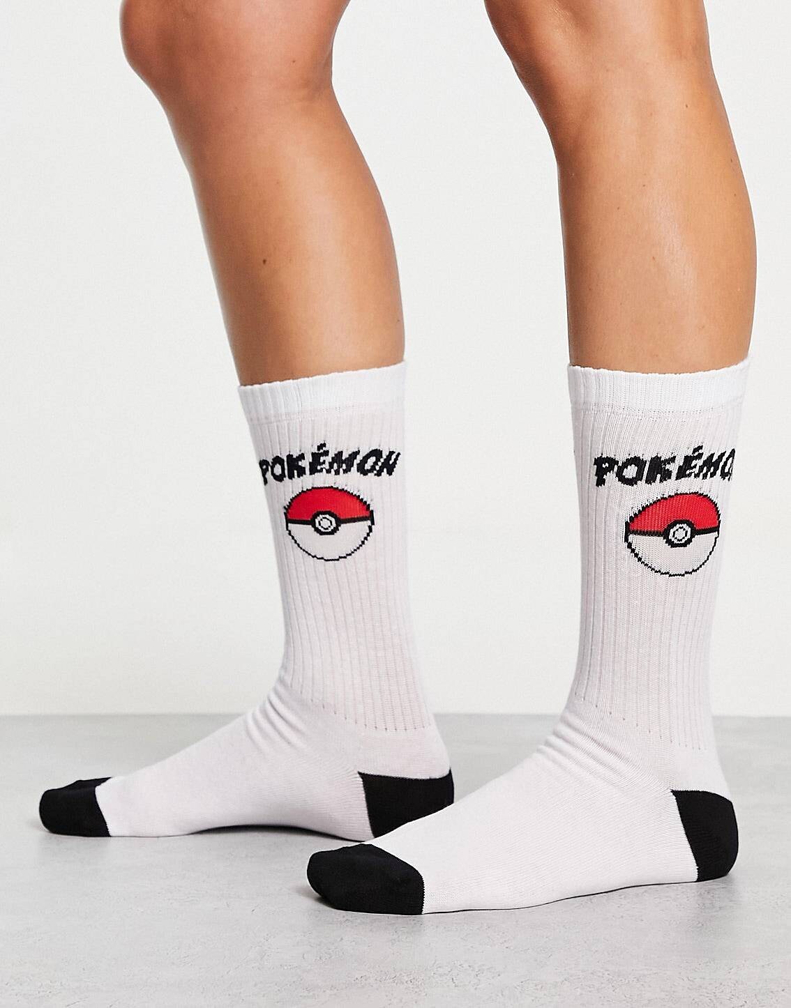 

Белые носки с вышивкой Pokemon ASOS DESIGN