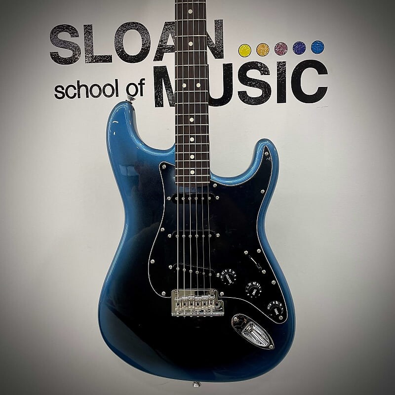 

Fender American Professional II Stratocaster Dark Night с доской RW American Professional II Stratocaster Dark Night w/ RW Board