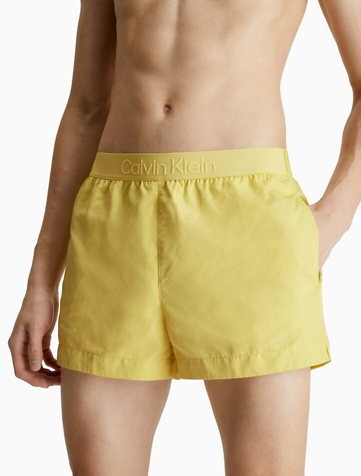 

Короткие шорты для плавания в тон Core Calvin Klein