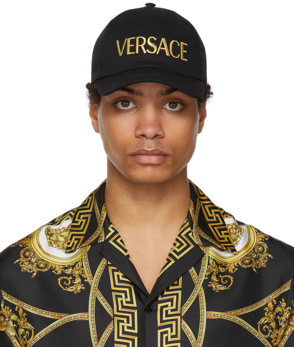 

Черно-золотая кепка с вышитым логотипом Versace