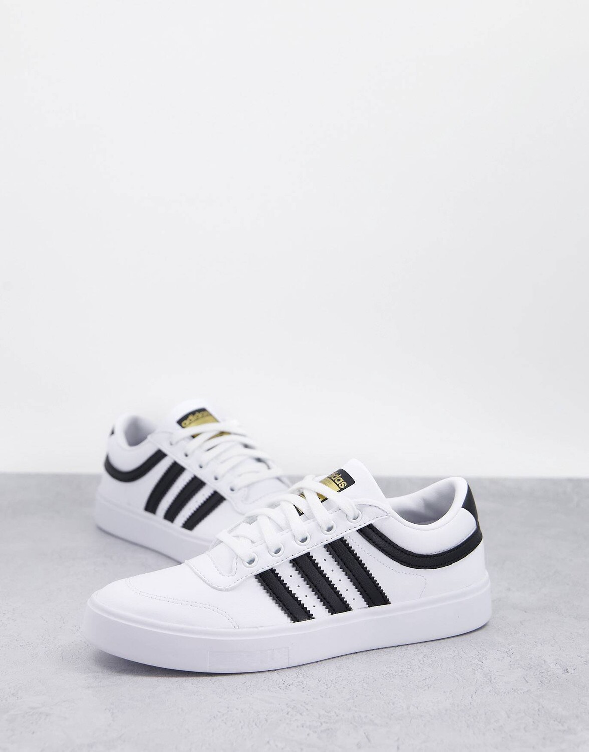 

Черно-белые кроссовки adidas Originals Bryony