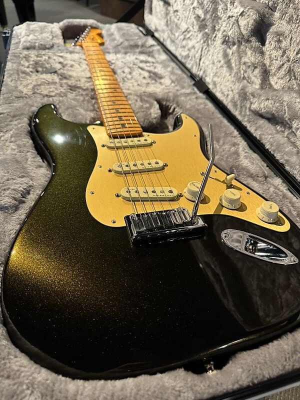 

Электрогитара Fender AMERICAN ULTRA STRATOCASTER 2021 - Texas Tea