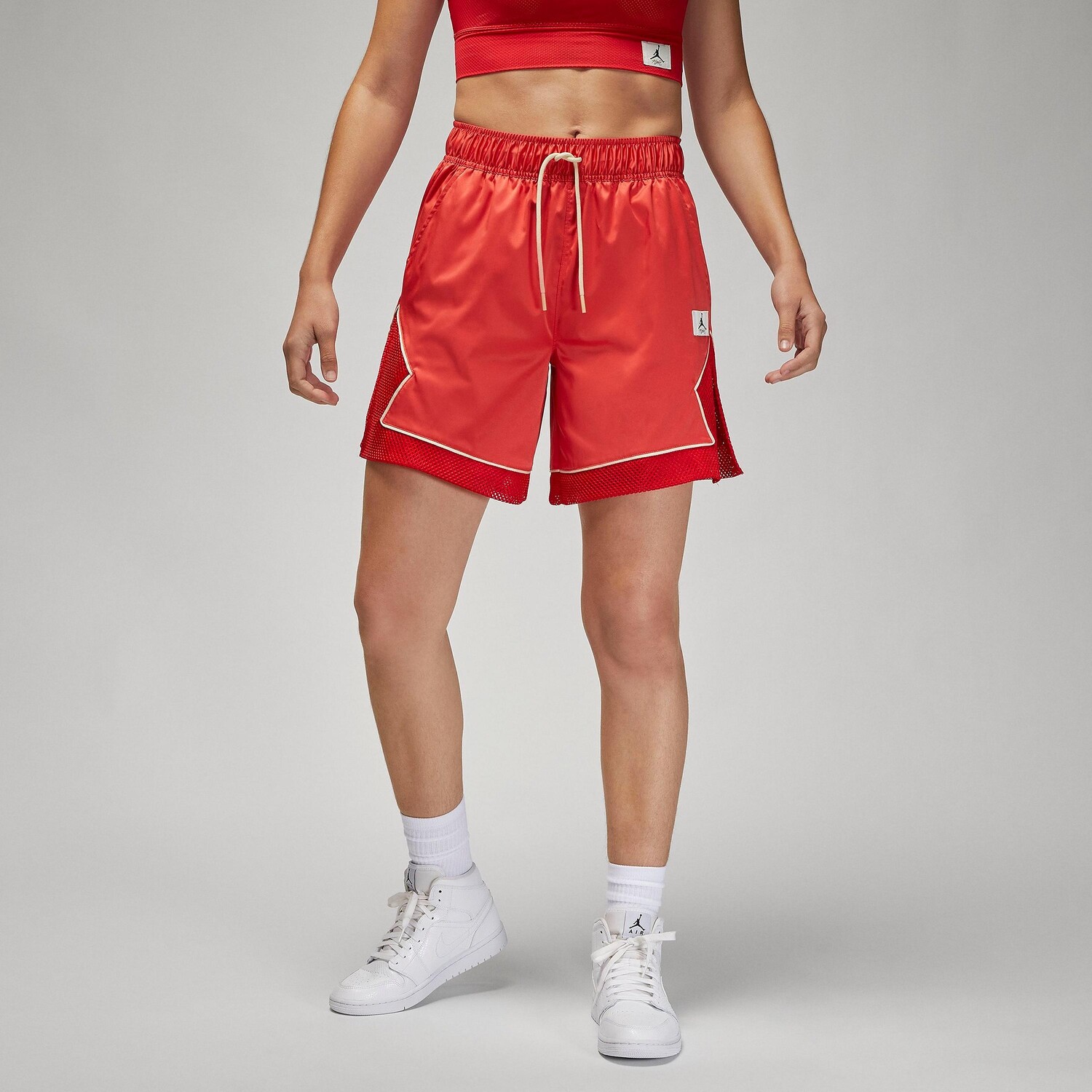 

Женские шорты Jordan Essentials Diamond, красный