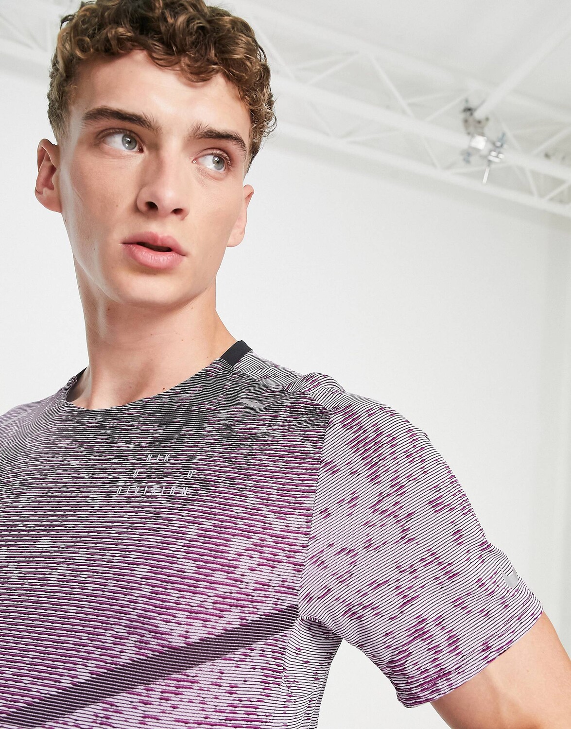 

Фиолетовая футболка Nike Run Division ADV Techknit