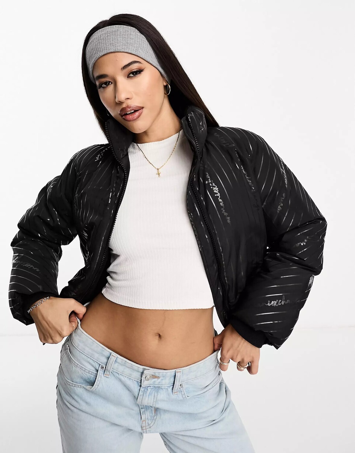 

Куртка Armani Exchange Repeat Text Logo Padded, черный