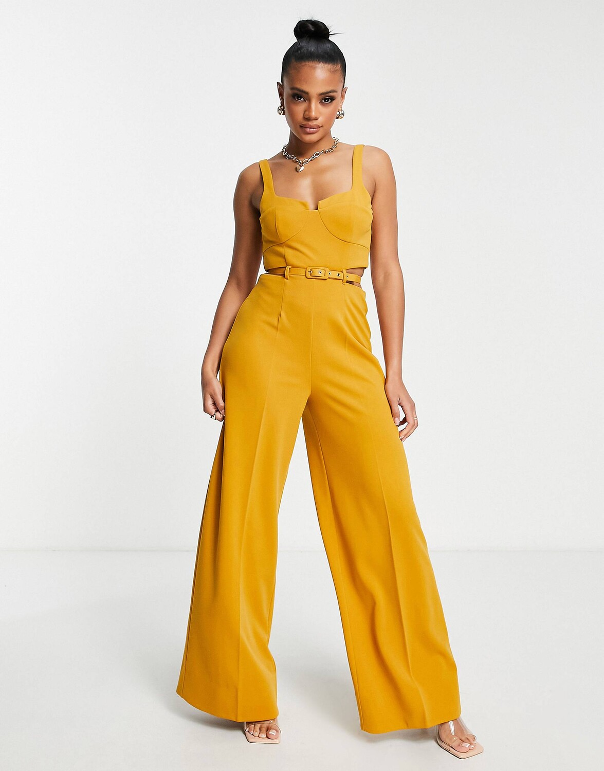

Горчичный комбинезон с корсетом и поясом ASOS DESIGN