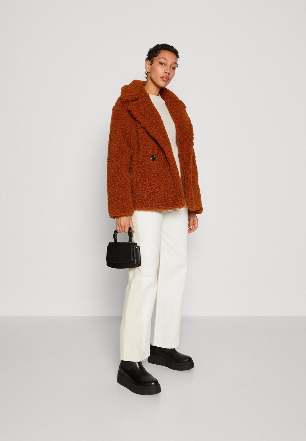 

Куртка UGG КОРОТКОЕ ПАЛЬТО GERTRUDE, цвет hardwood