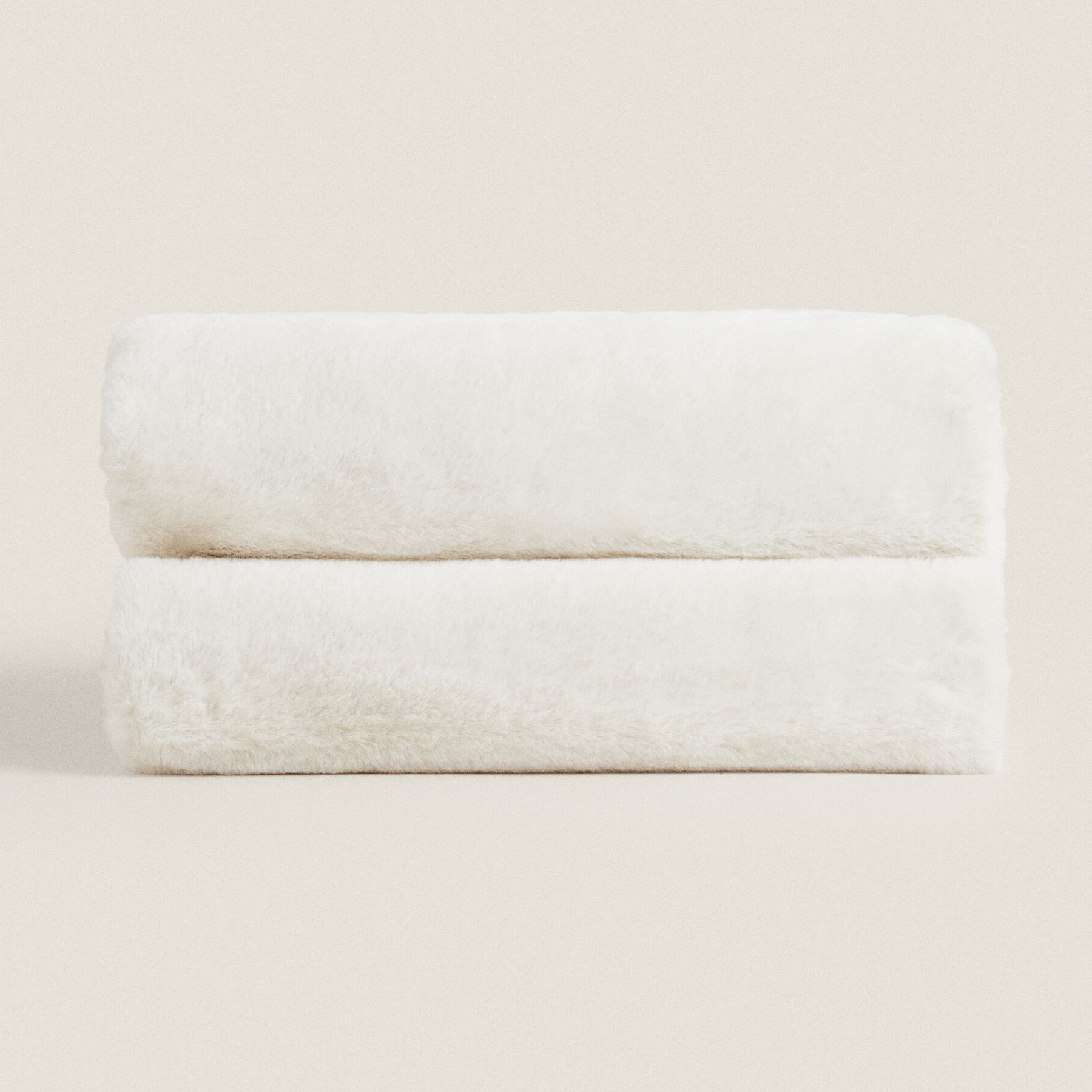 Плед Zara Home Double-textured Faux Fur, кремово-белый