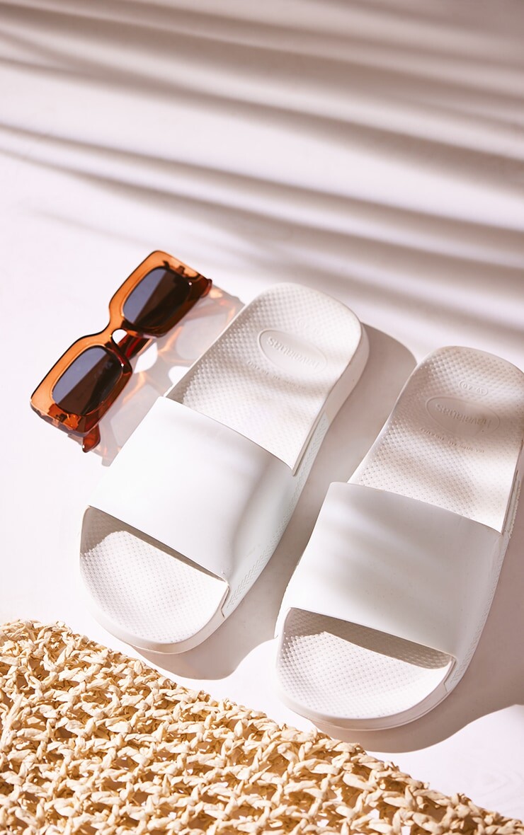

PrettyLittleThing Белые шлепанцы Havaianas Classic Metallic
