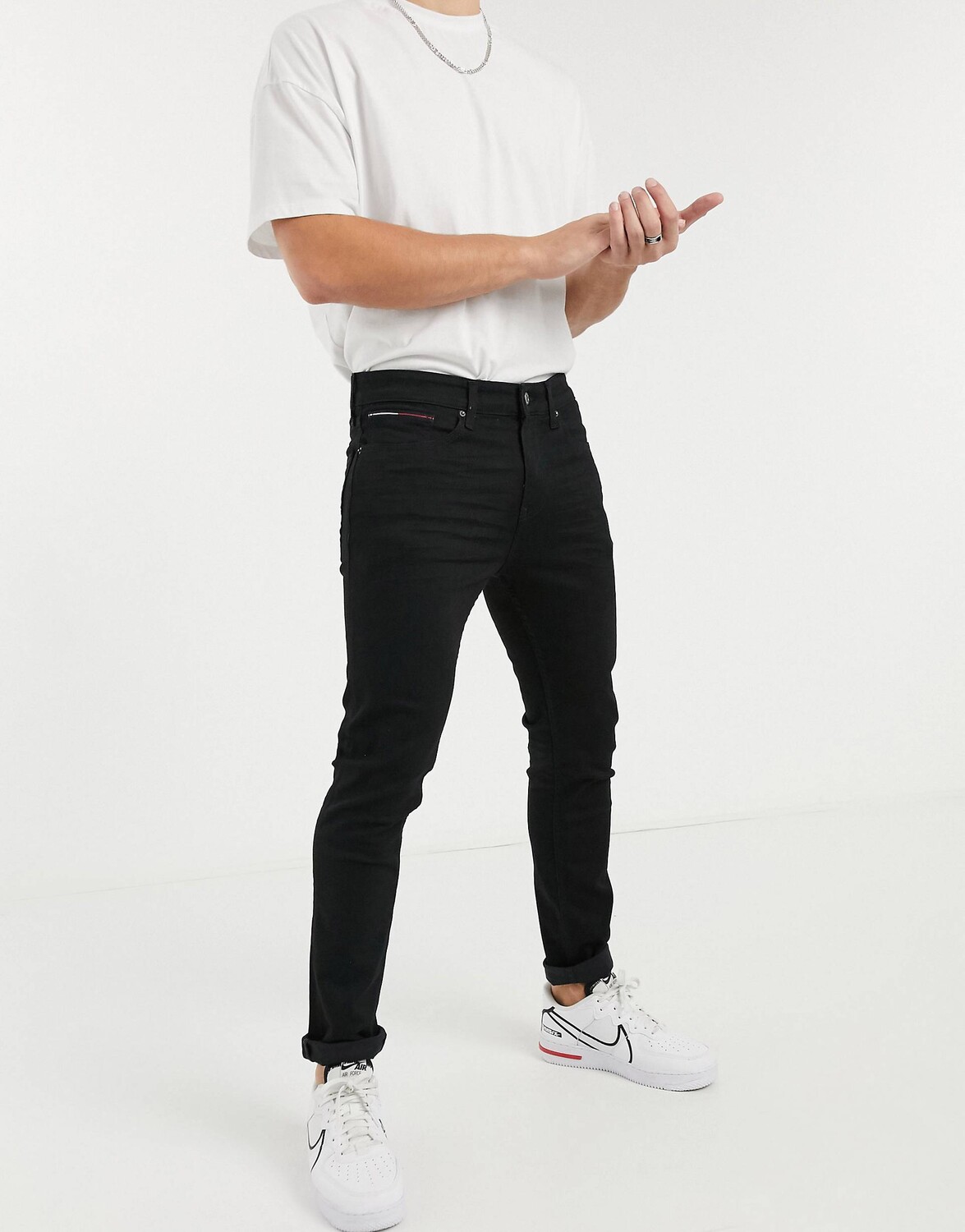 

Черные зауженные зауженные джинсы Tommy Jeans Austin