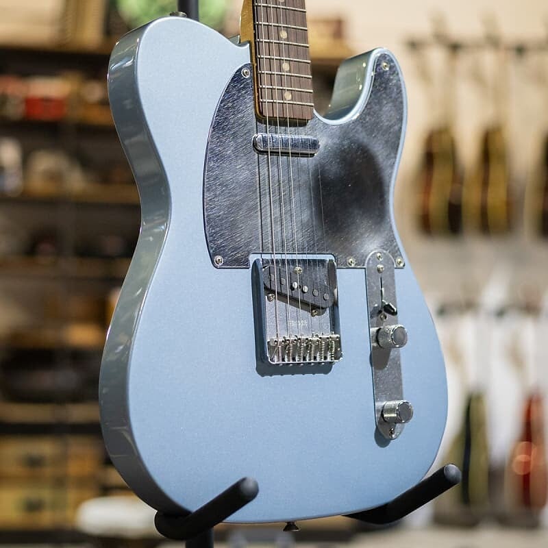 

Fender Chrissie Hynde Signature Telecaster — Ice Blue Metallic с роскошным жестким футляром