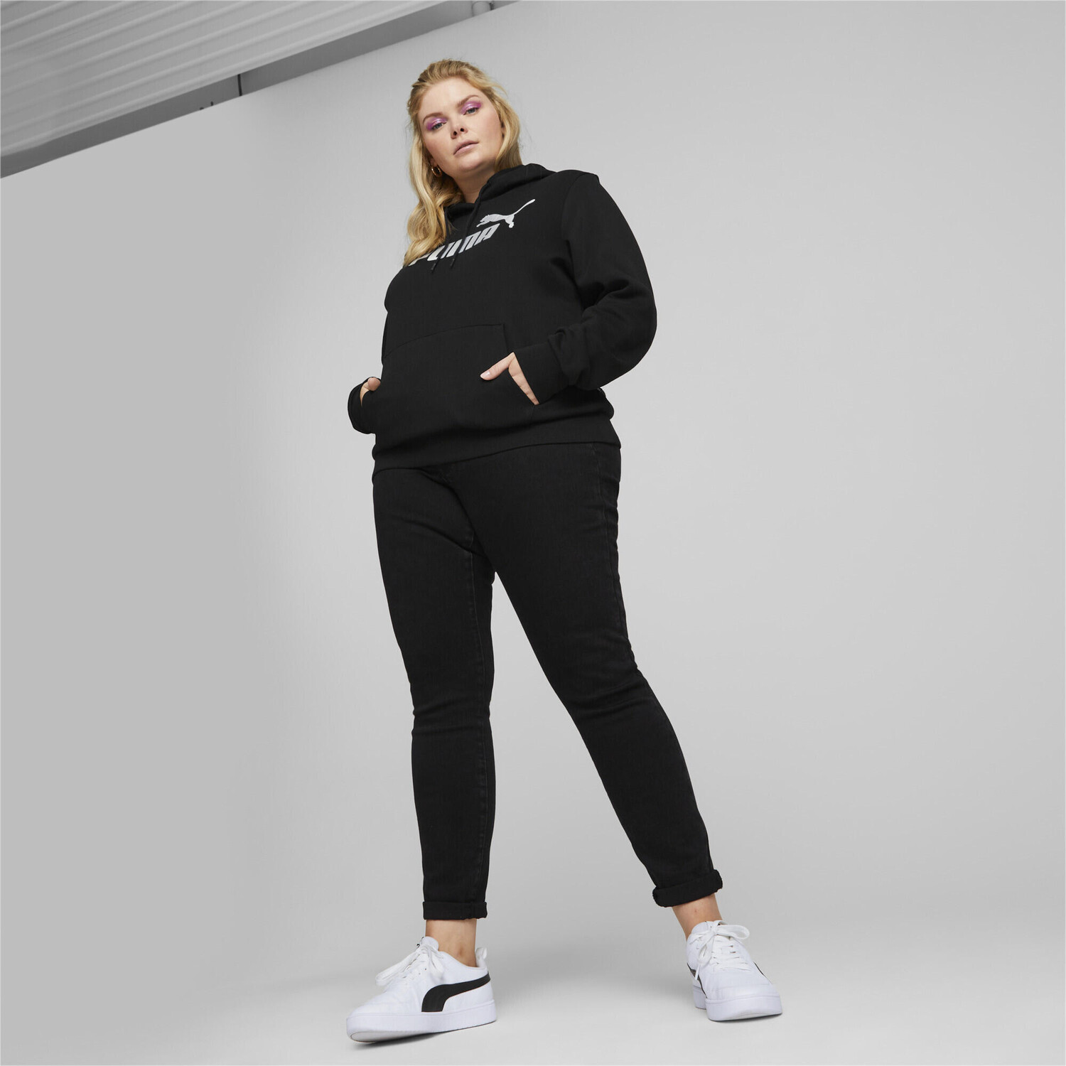 

Женская худи в полный рост Essentials PUMA, черный