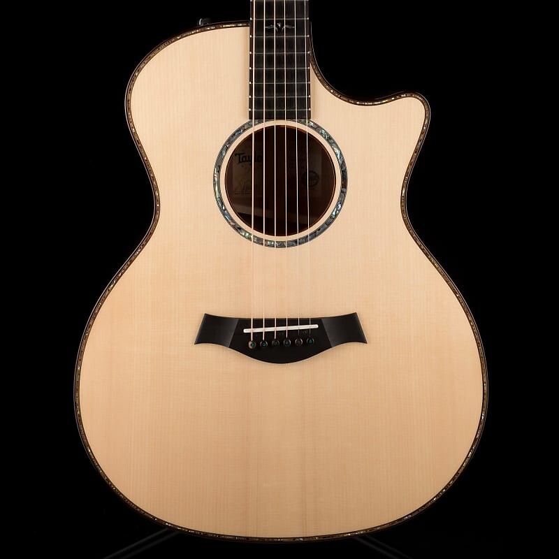 

Taylor Custom Grand Auditorium Adirondack Spruce и Tasmanian Blackwood Natural с футляром Custom Grand Auditorium Adirondack Spruce and Tasmanian Natural With Case