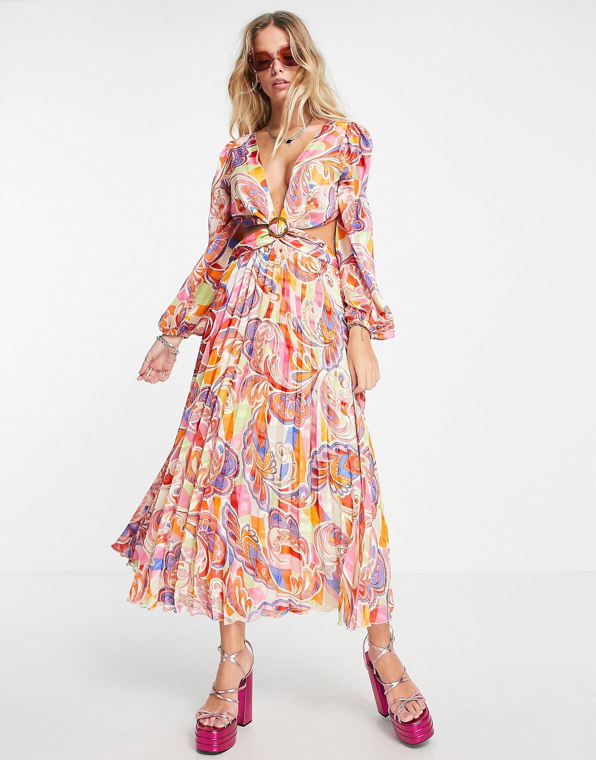 

Яркое платье макси с вырезами и вырезами в виде колец ASOS DESIGN ASOS DESIGN