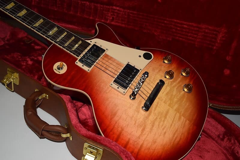 

Электрогитара Gibson Les Paul Standard 50-х — Heritage Cherry Sunburst Les Paul Standard '50s Electric Guitar