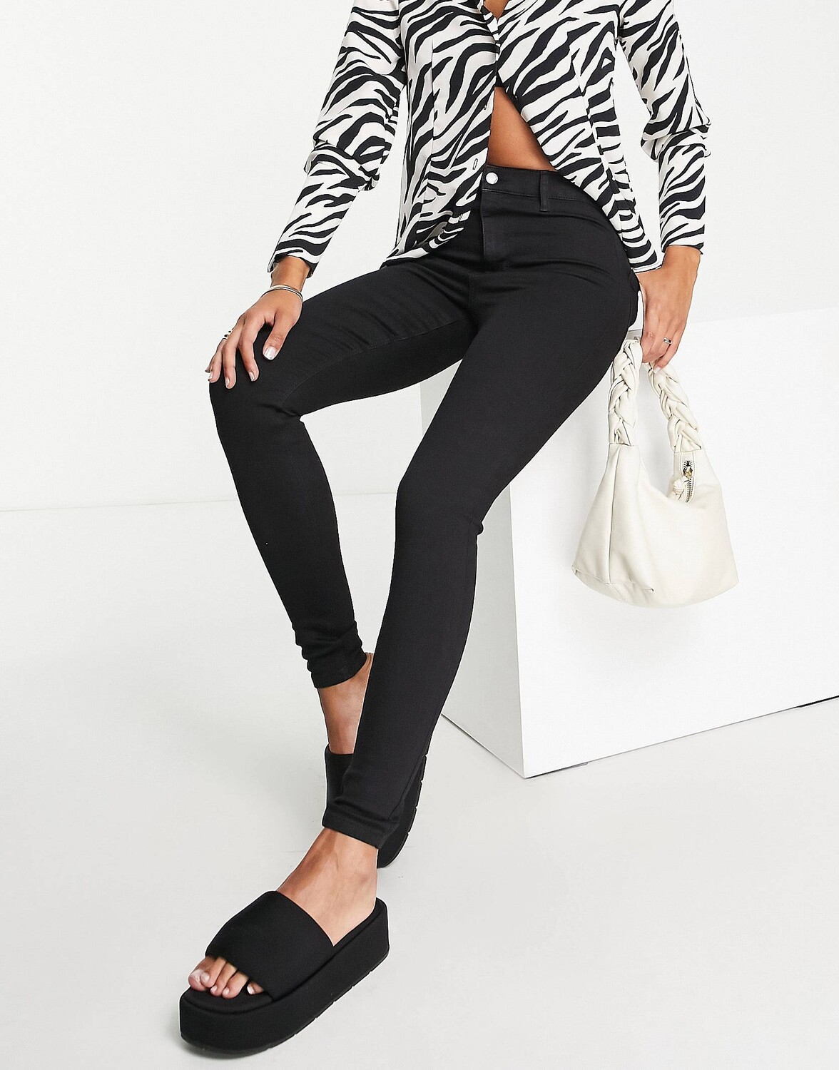 

Topshop Joni с черными джинсами Power
