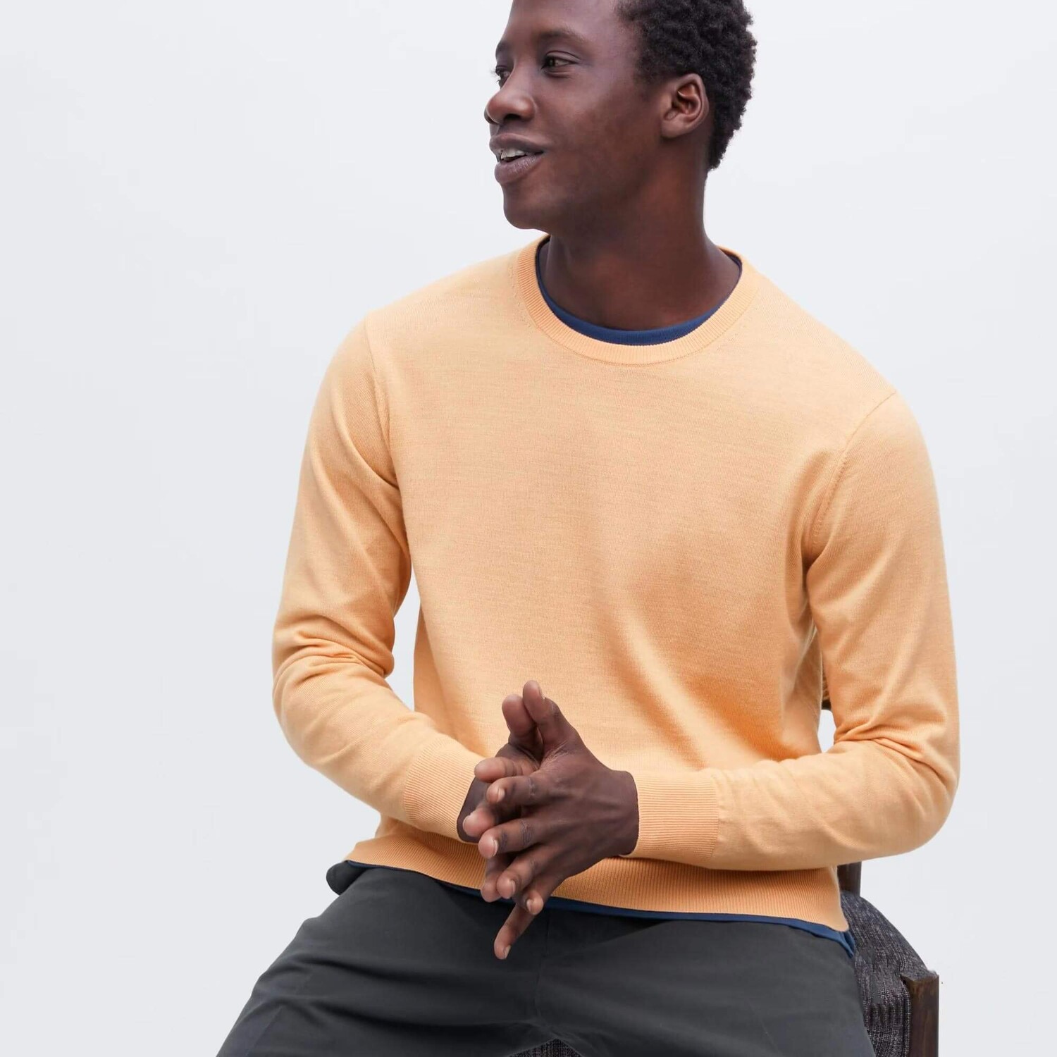 

Джемпер Uniqlo Extra Fine Merino Crew Neck, светло-оранжевый
