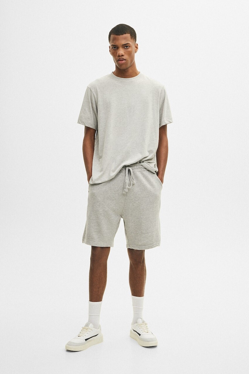 

Шорты-бермуды и футболка Jogger Pull&Bear, бледно-серый
