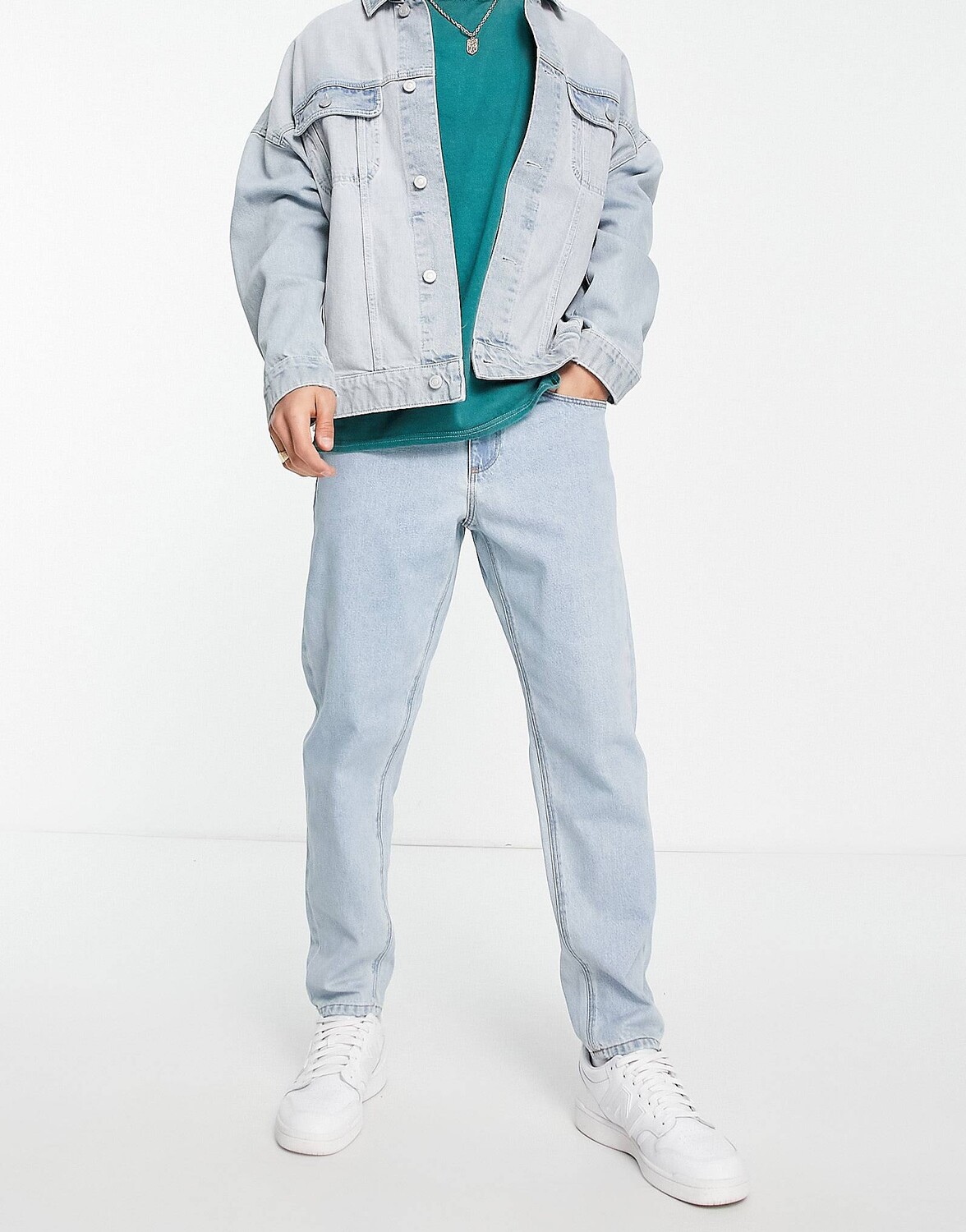 

Светлые классические джинсы ASOS DESIGN
