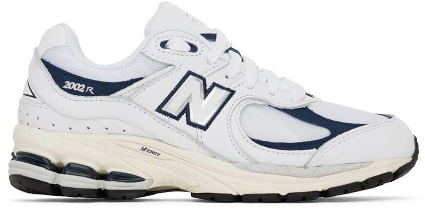 

Белые кроссовки 2002R New Balance