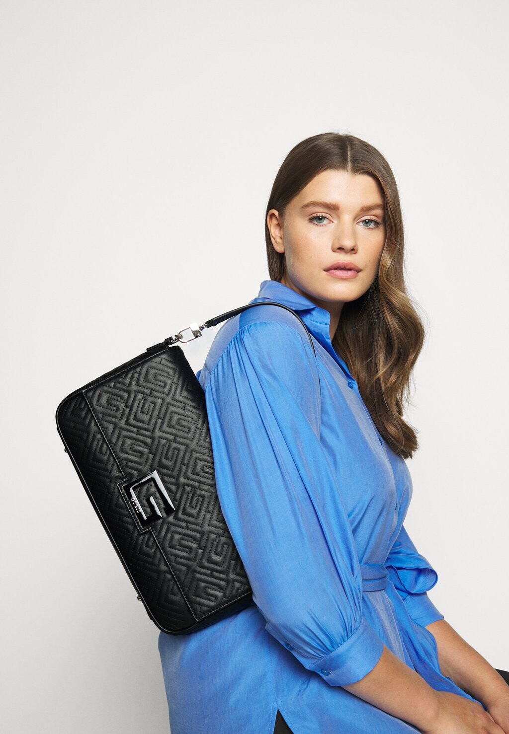 

Сумка BRIGHTSIDE LARGE SHOULDER BAG Guess, черный