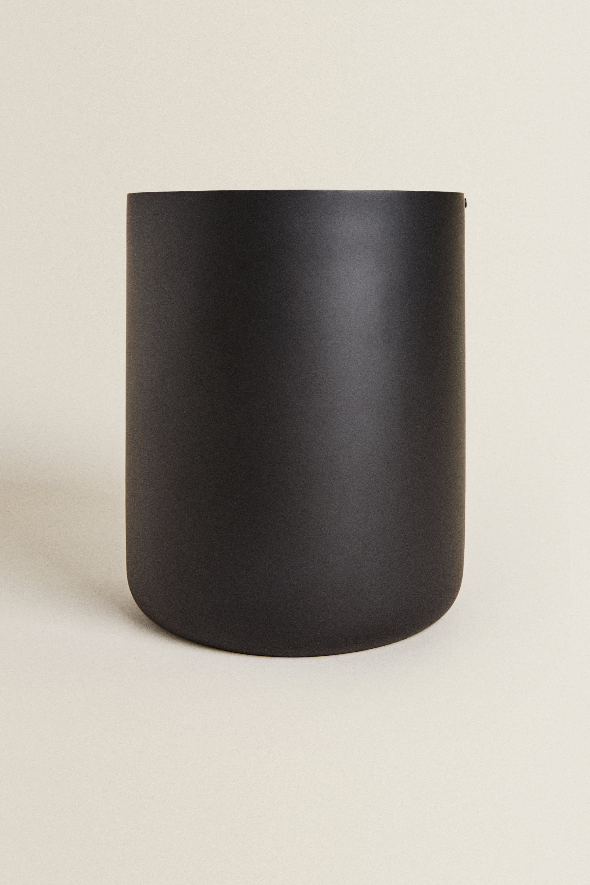 Черная смолая корзина для мусорной бумаги с крышкой Zara, черный