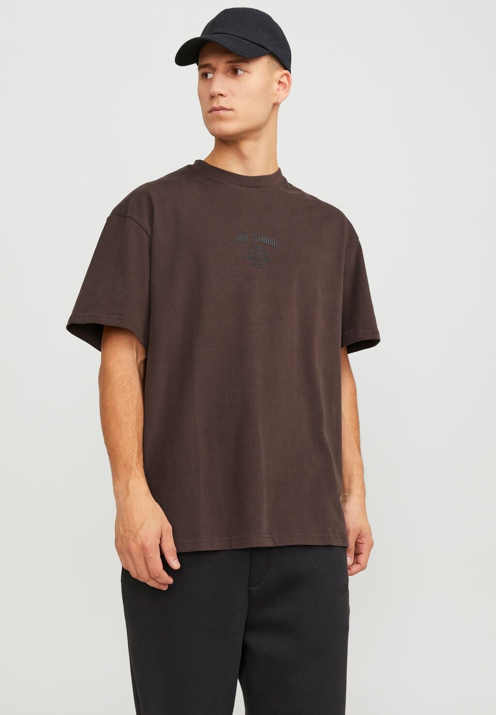 

Базовая футболка Jprblaharvey Studios Tee Crew Neck Unisex Jack & Jones, цвет seal brown