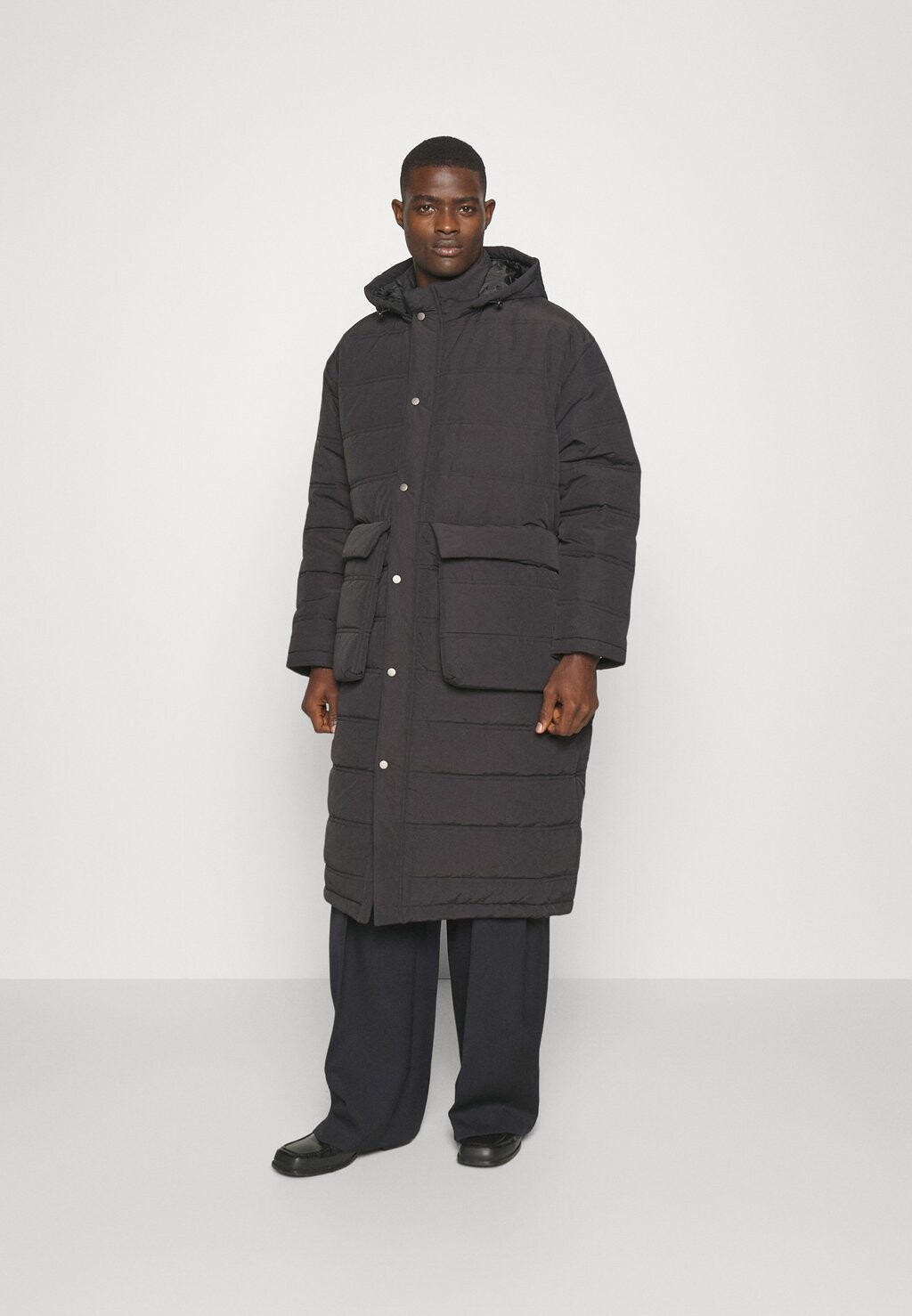 

Зимнее пальто Tabasco Long Coat Unisex Henrik Vibskov, цвет caviar