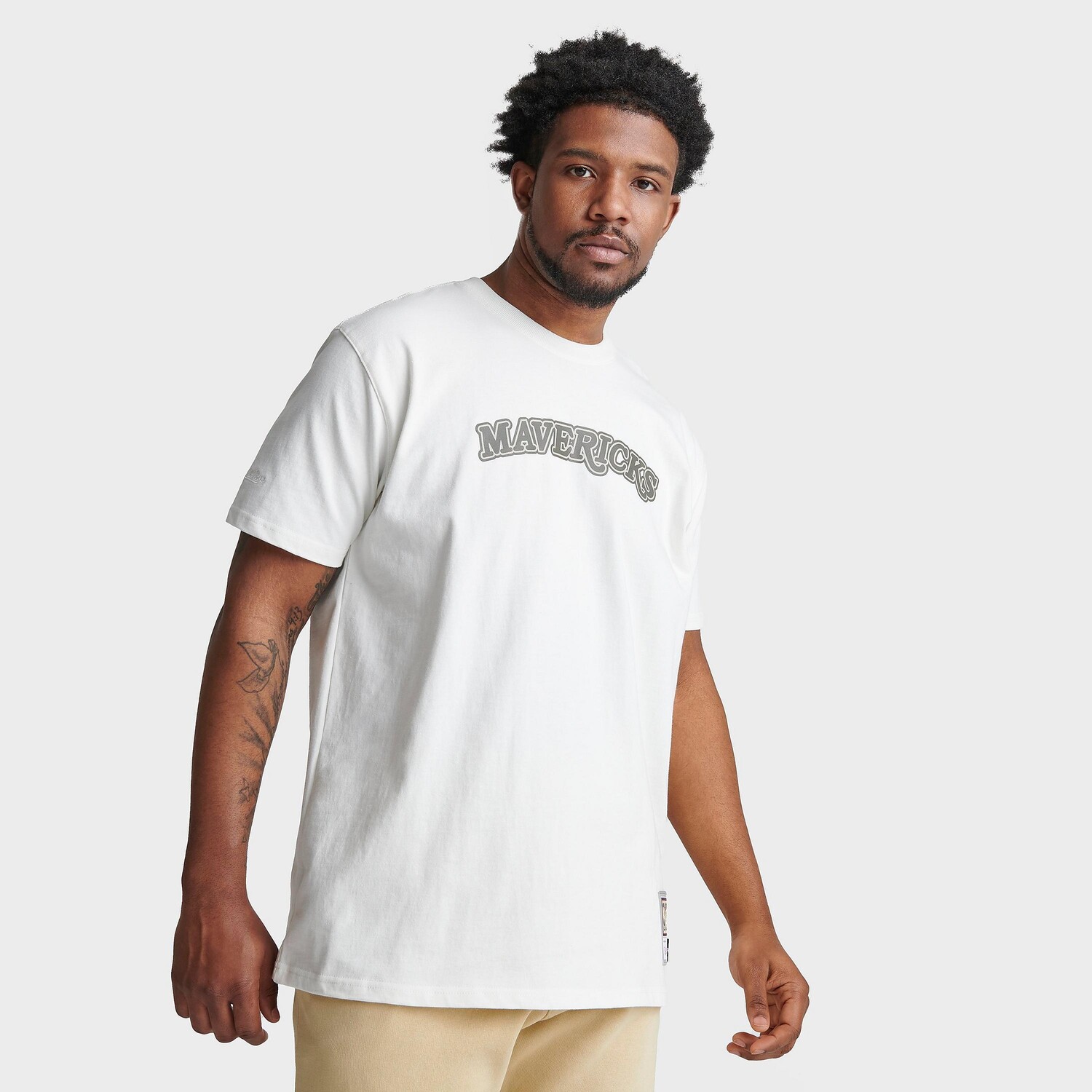 

Кремовая футболка NBA Mitchell & Ness Dallas Mavericks, белый