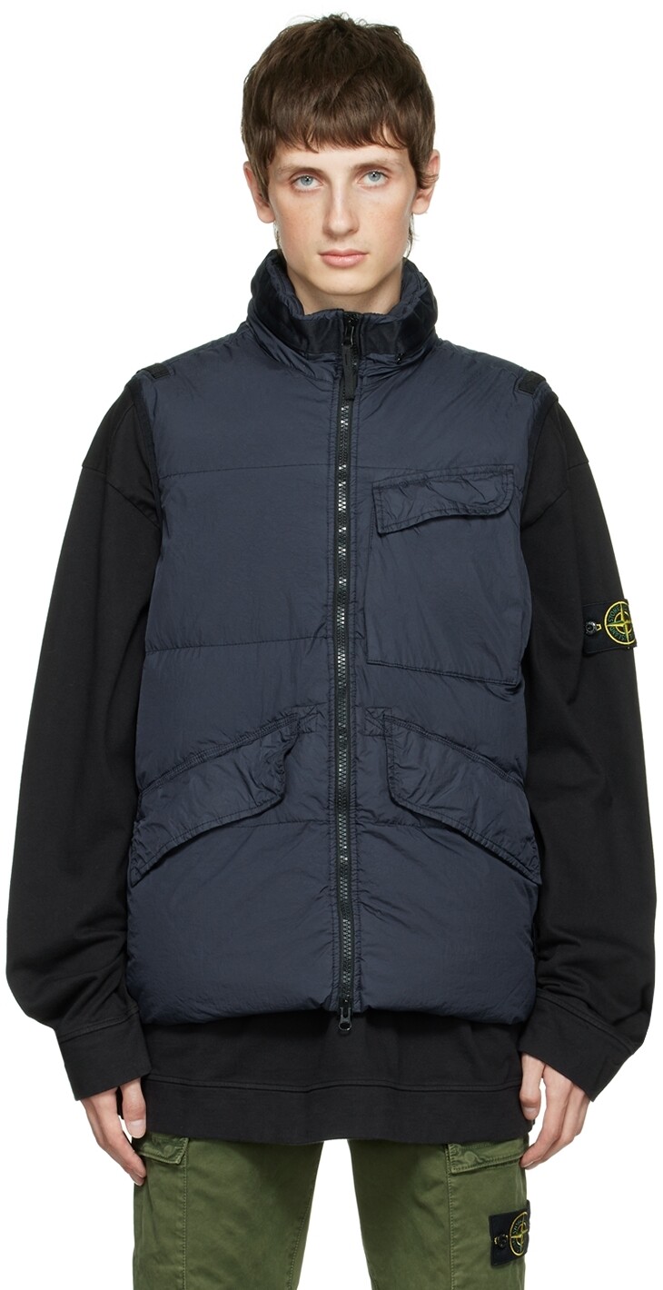 

Темно-синий мятый пуховый жилет Stone Island