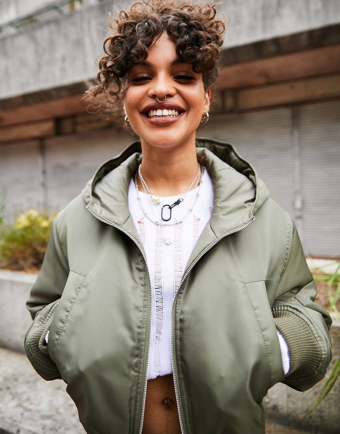 

Укороченный бомбер цвета хаки ASOS DESIGN