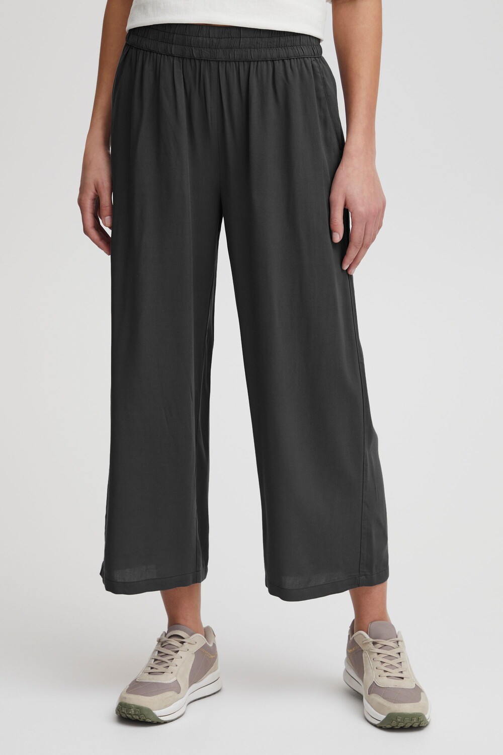 

Брюки Oxmo Stoffhose OXElisabeth 21800173 ME, черный
