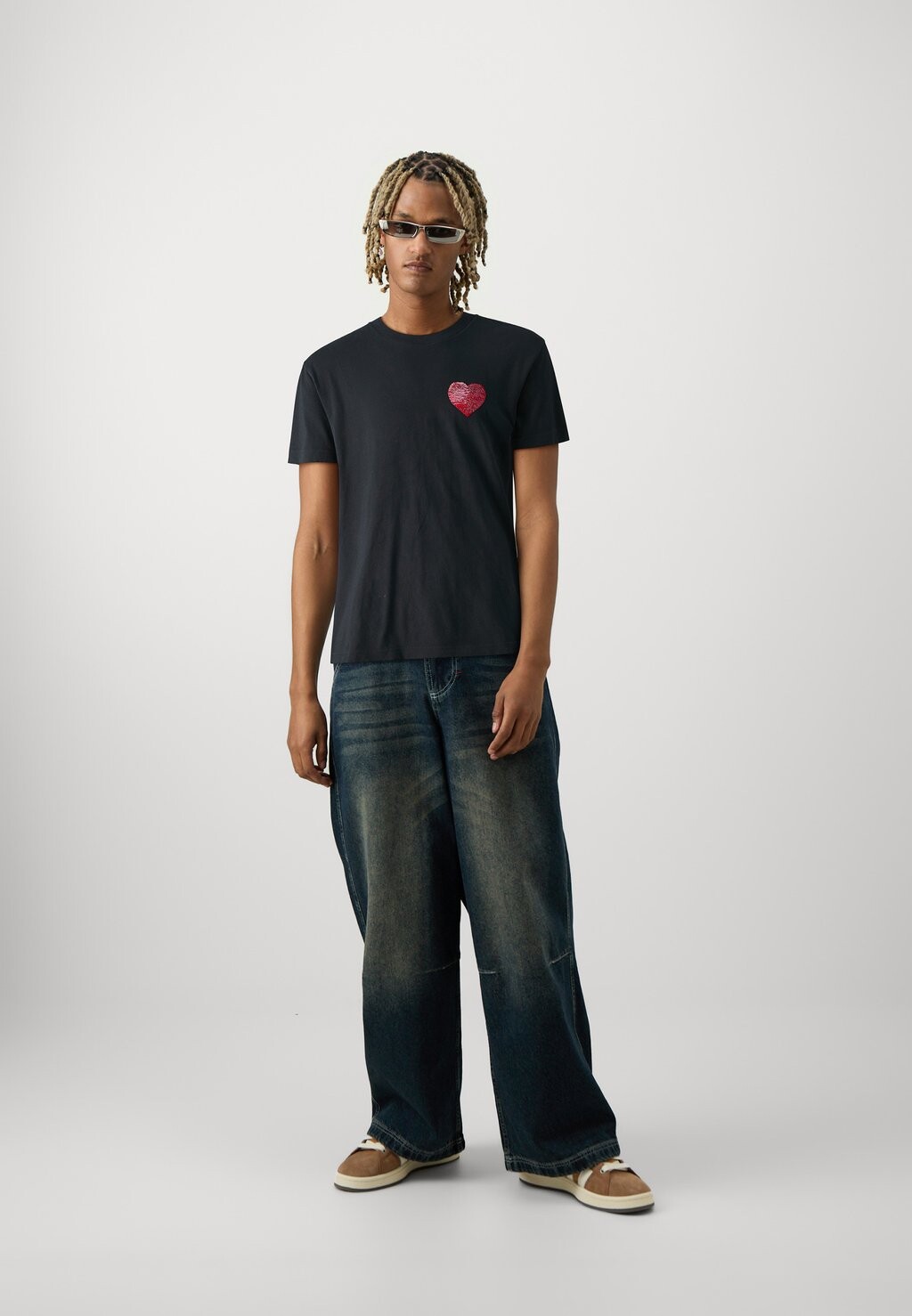 

Принт на футболке FLIP SEQUIN TEE UNISEX Abercrombie & Fitch, черный