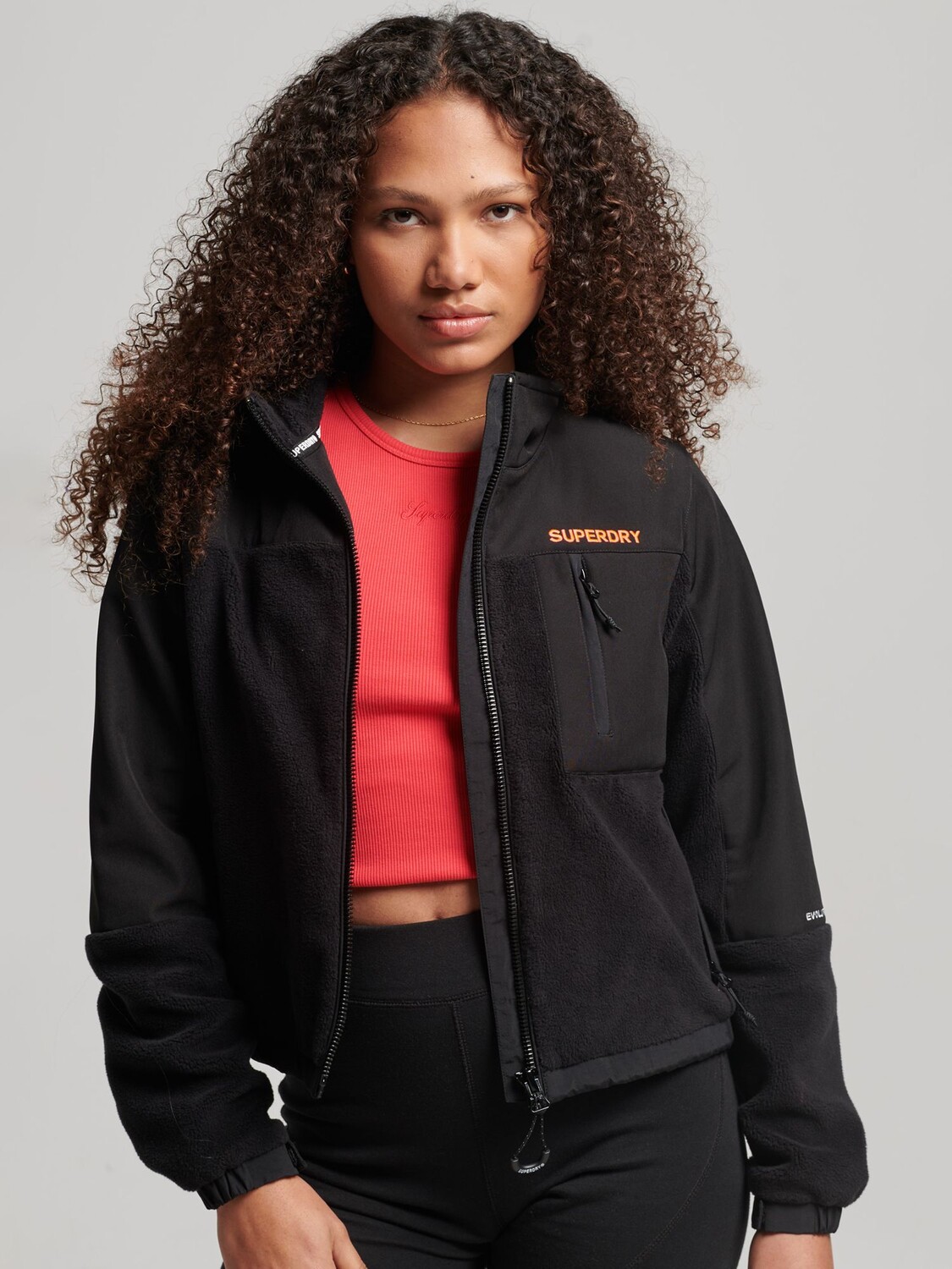

Гибридная треккерская куртка Superdry Code, черная, Черный
