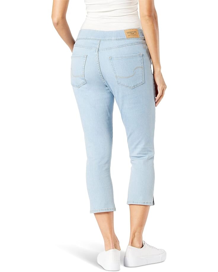

Джинсы Signature by Levi Strauss & Co. Gold Label Shaping Pull-On Capris, цвет Light Indigo